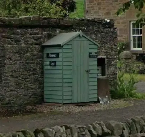 The Hut at Hillend main photo